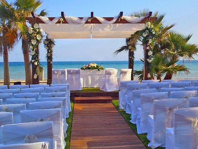 trouwen in spanje op het strand